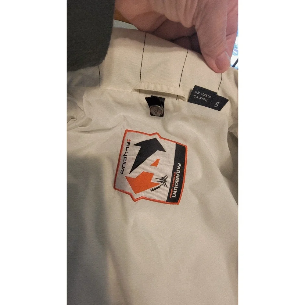 Paramount zip nylon discoloration